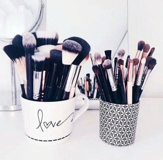 Beauty Brushes On A Budget http://maddiesmakeuptips.com/where-to-find-discontinued-cosmetics/