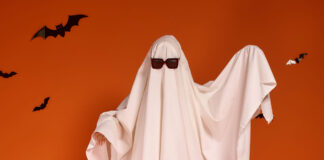 5 Halloween Photoshoots from Classic to Trendy to Do With Your BFFs
